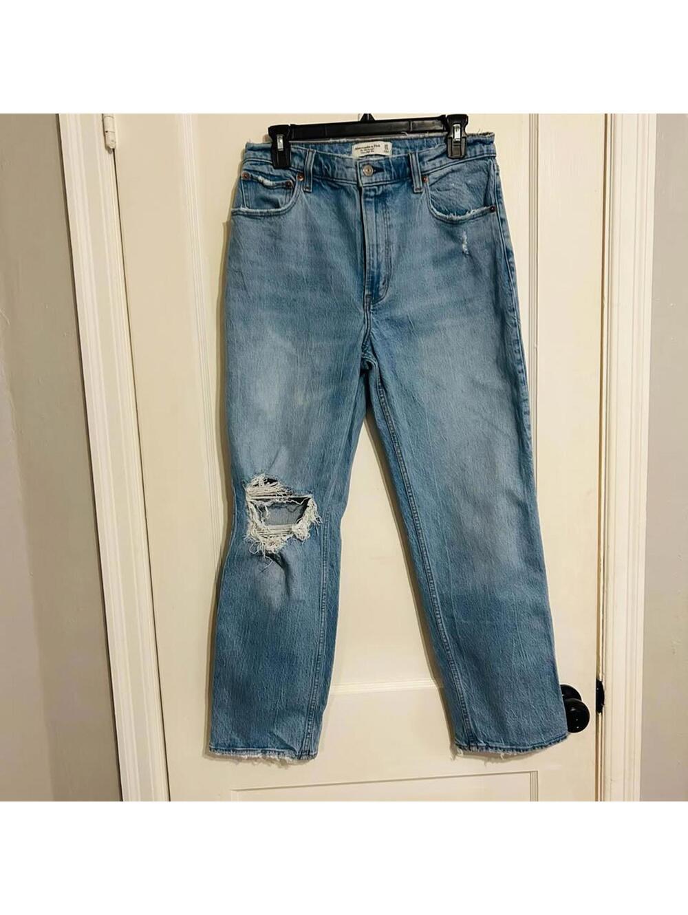 Abercrombie and Fitch, the 90s Straight ultra high-rise size 10 short—like new